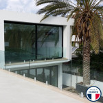 Garde-corps verre pinces aluminium sur mesure Monaco